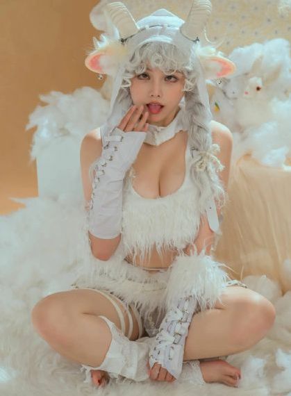 女大学生沙龙室3