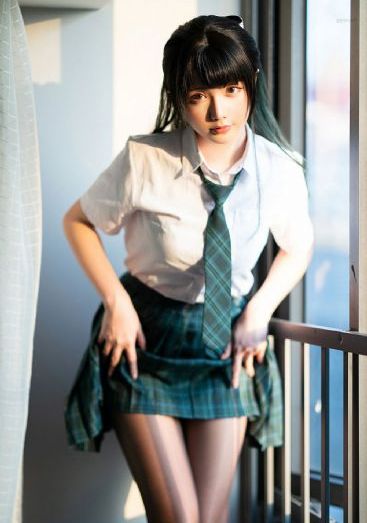 剪刀手美少女